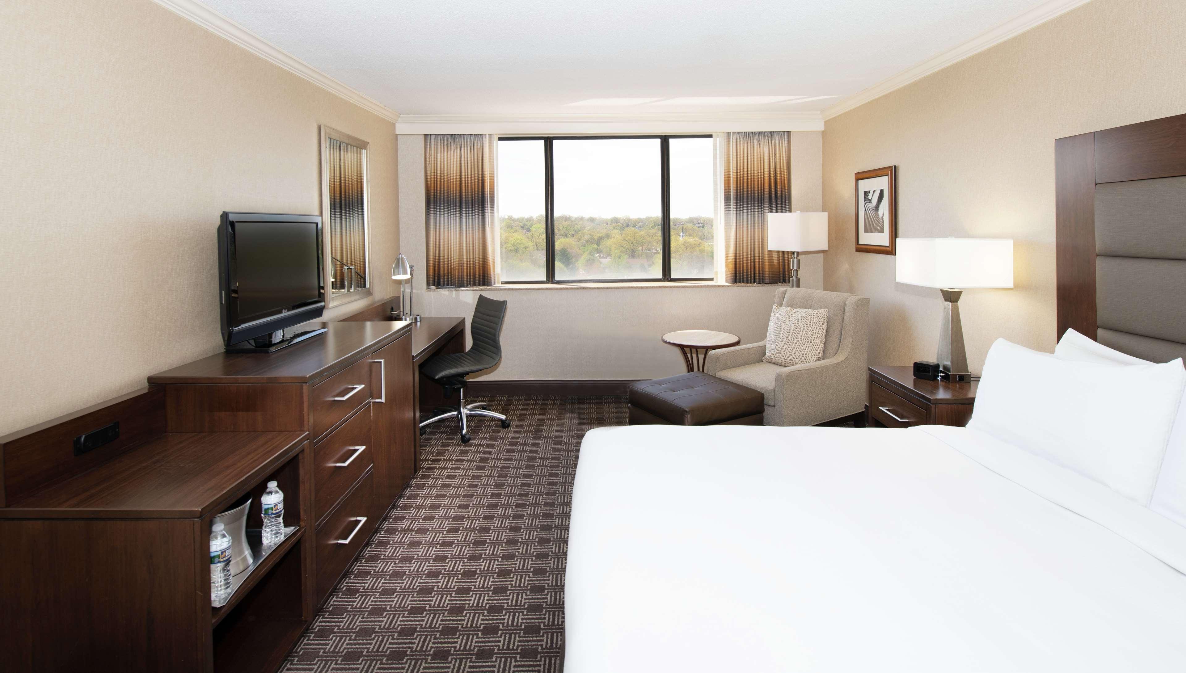 Hilton National Landing 3*