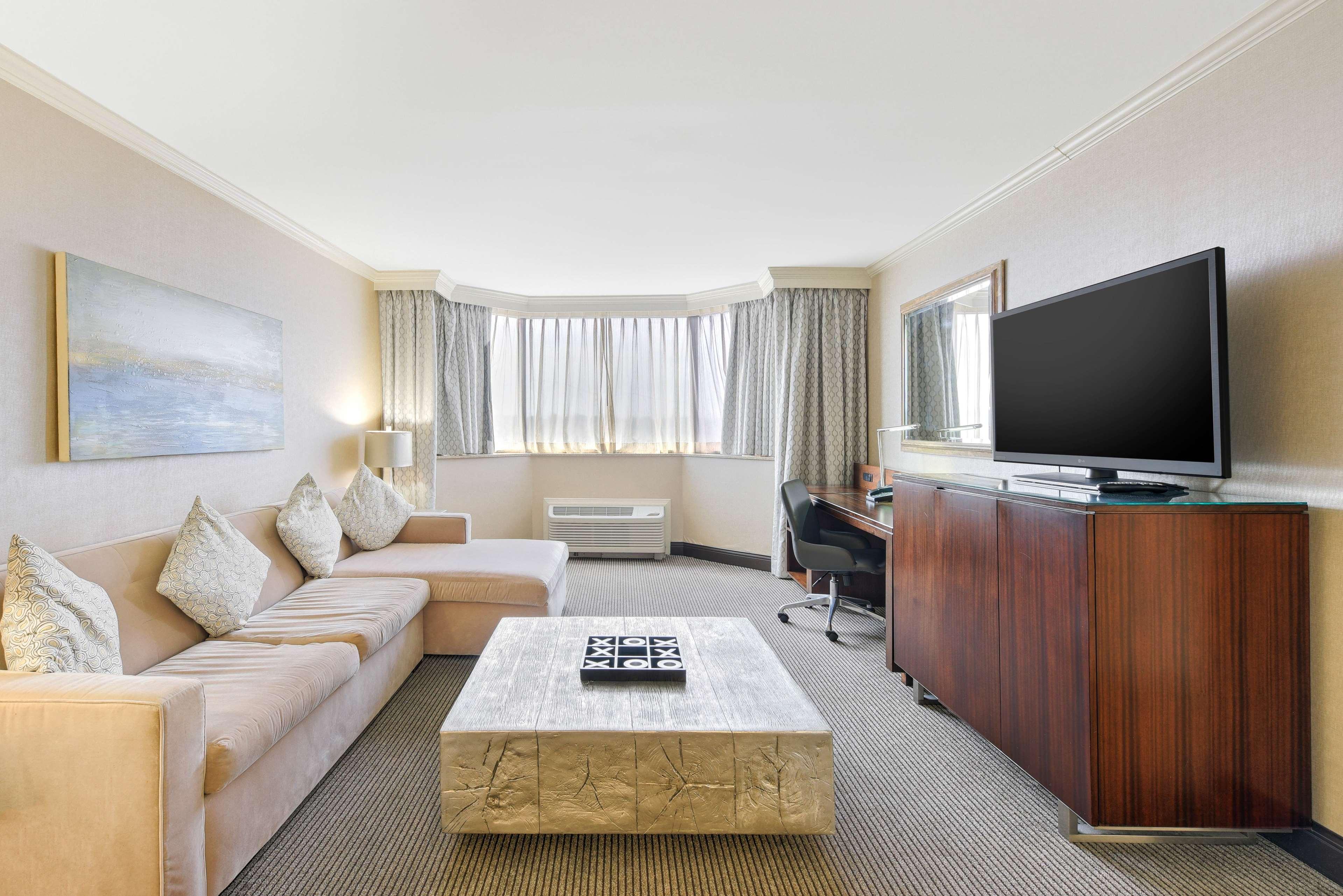 Hilton National Landing Hotel