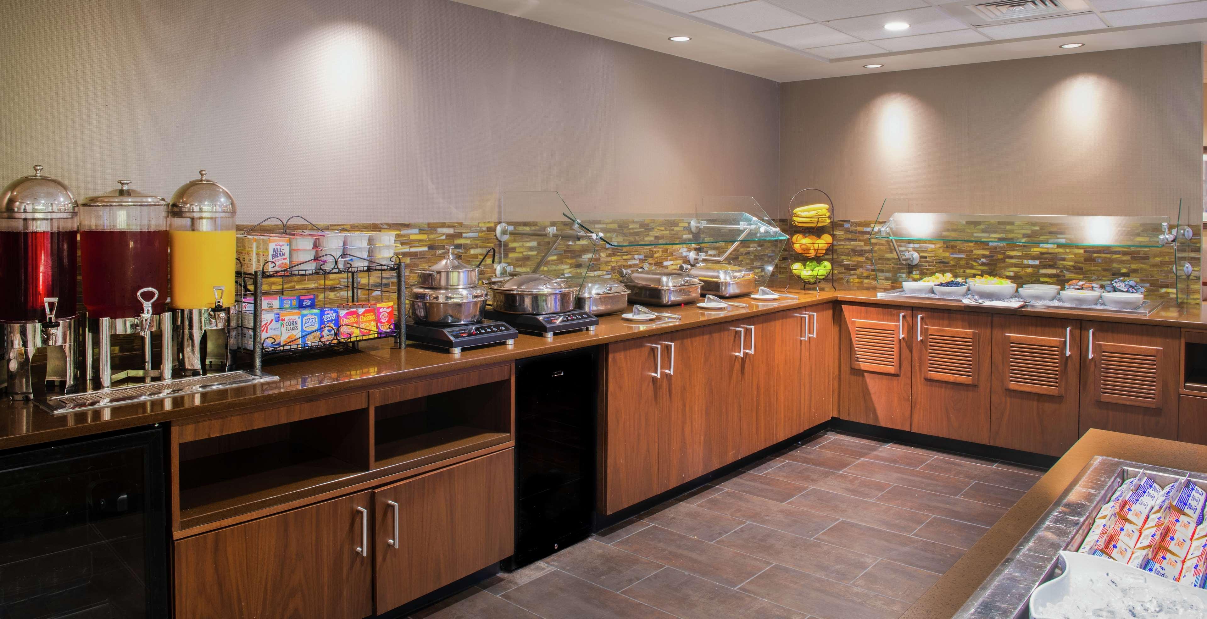 Hilton National Landing Hotel