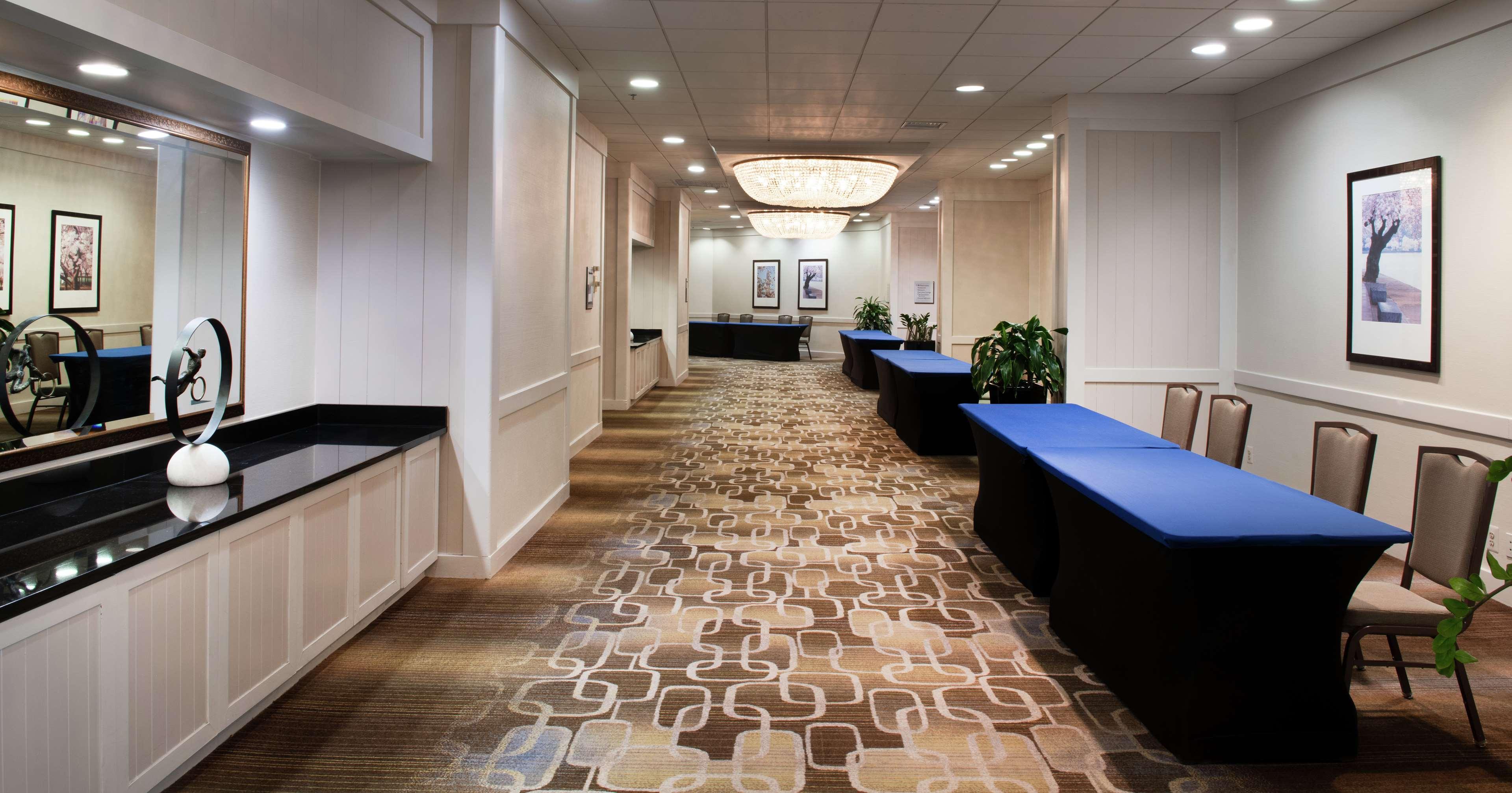 Hilton National Landing Hotel 3*