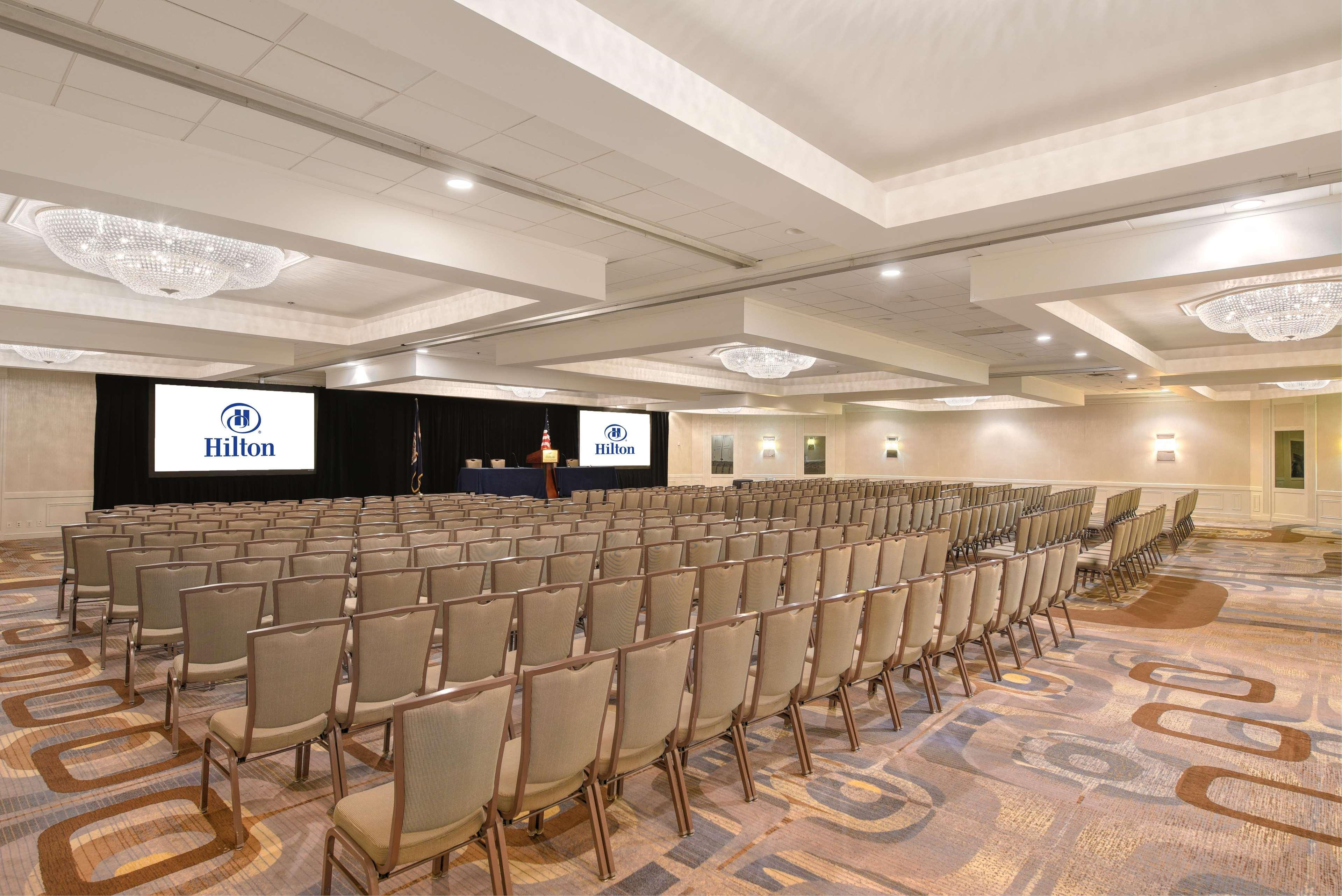 Hilton National Landing 3*