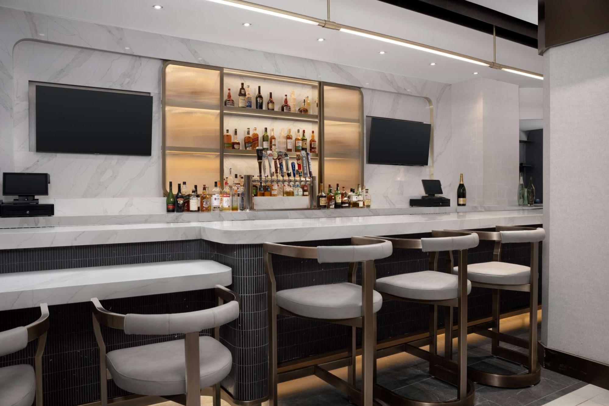 Hilton National Landing Hotel 3*