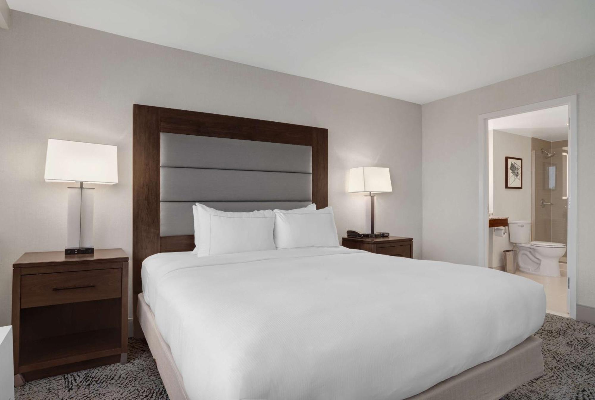 Hilton National Landing Hotel