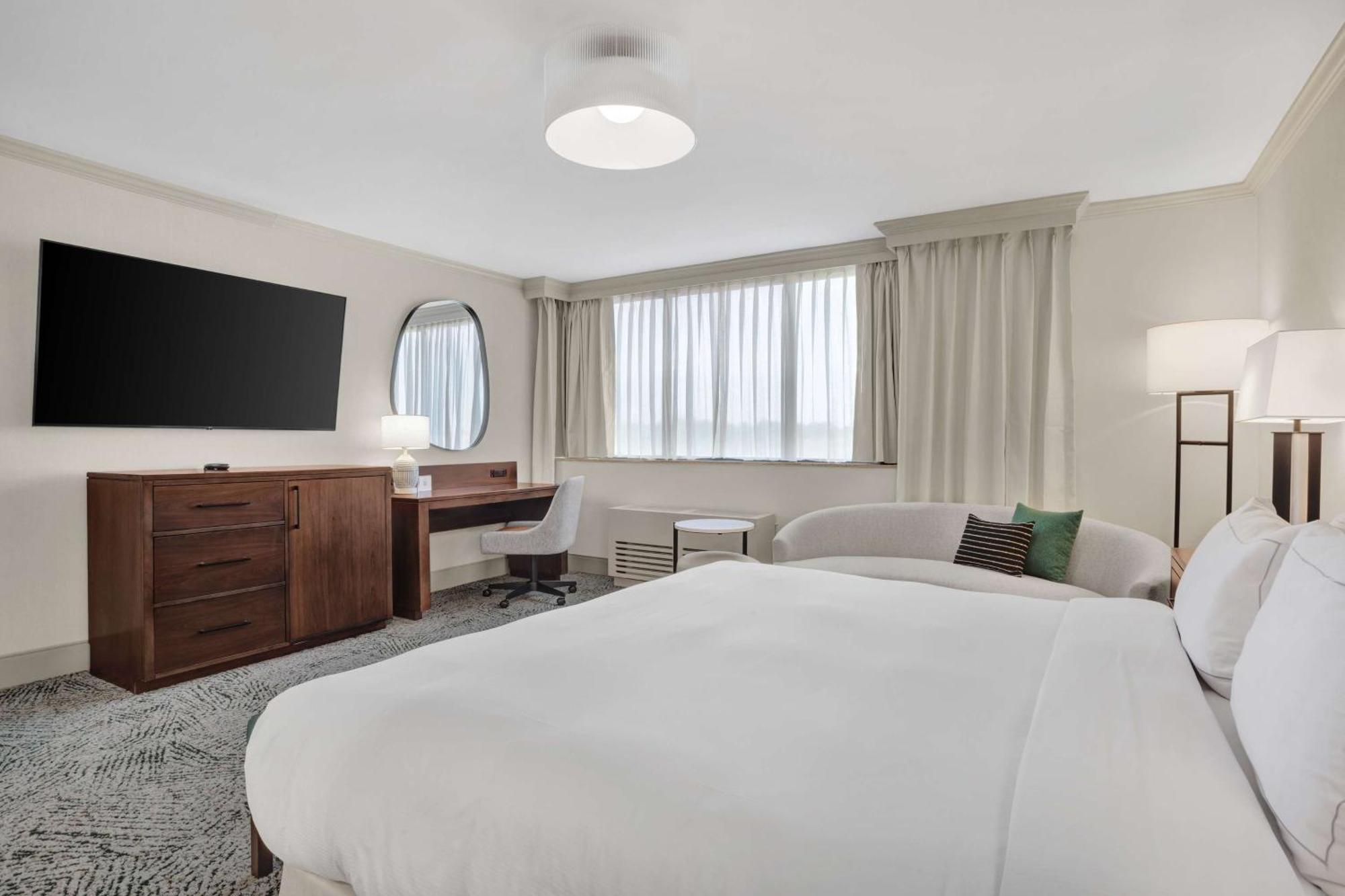 Hilton National Landing 3*