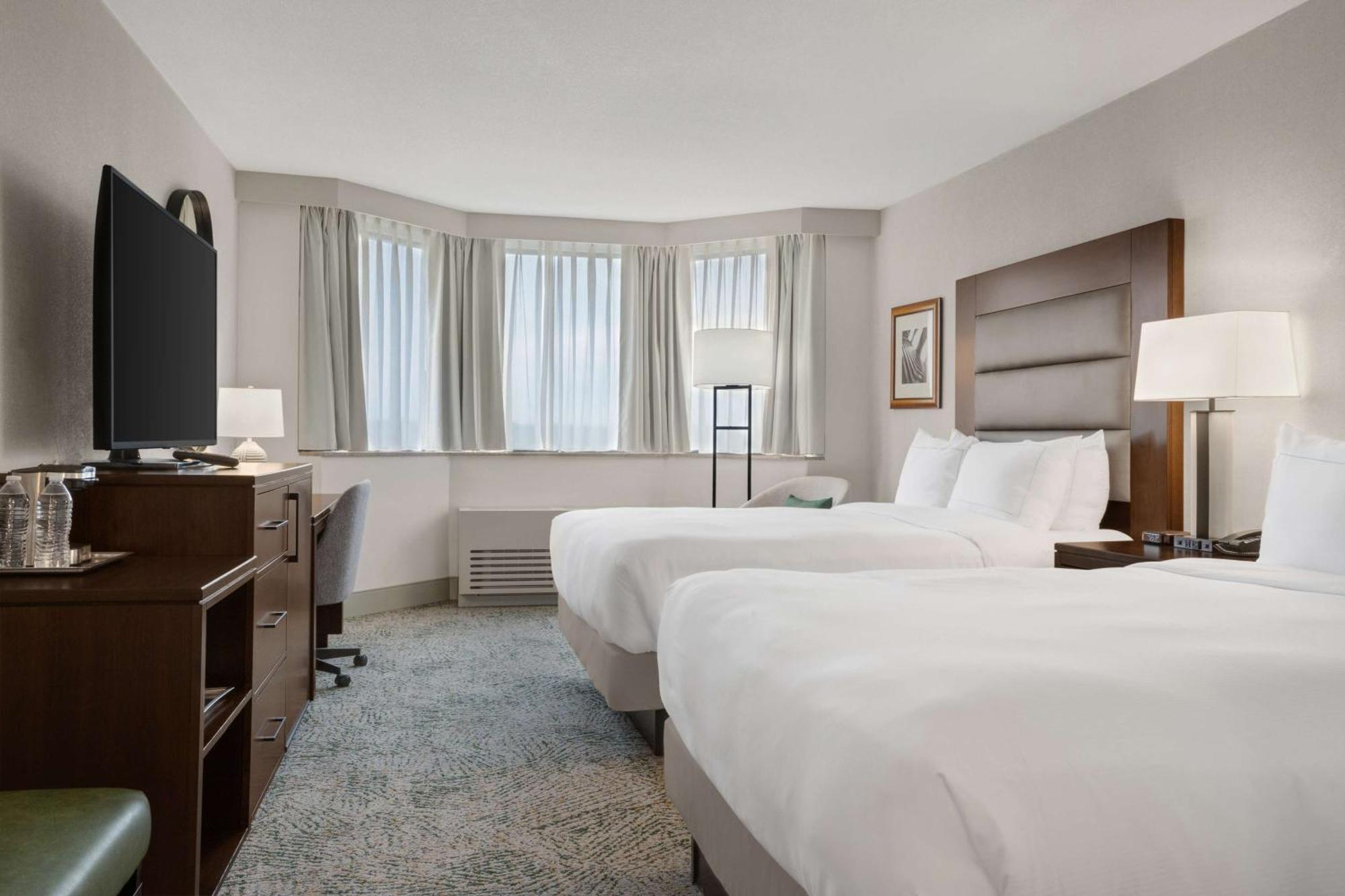 Hilton National Landing 3*
