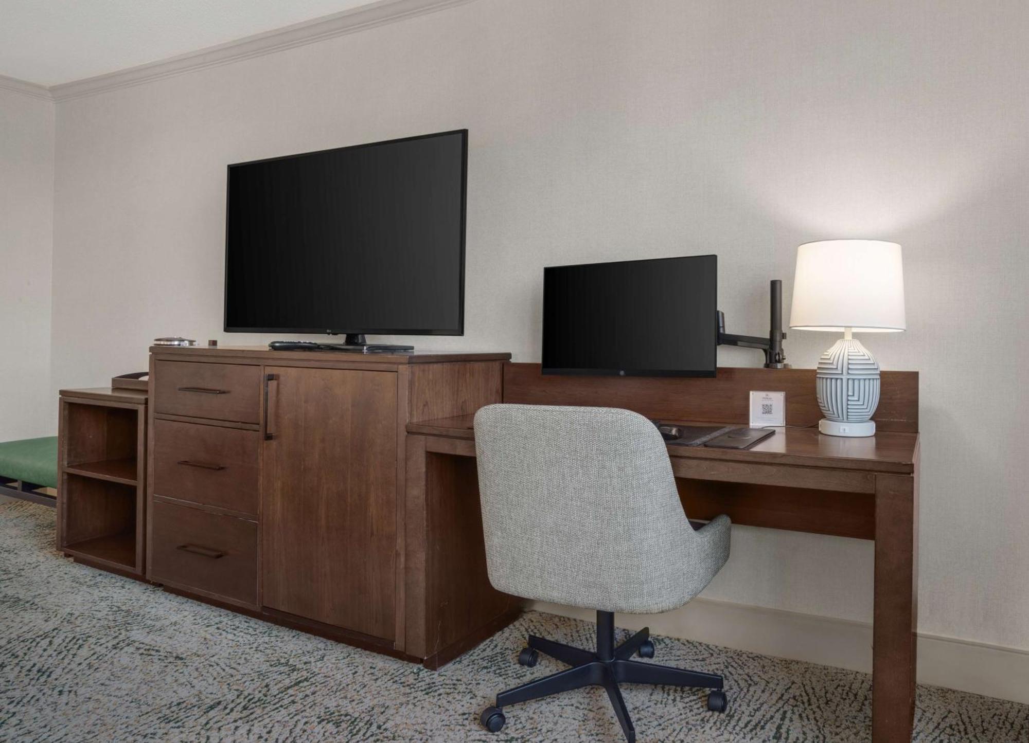 Hilton National Landing Hotel