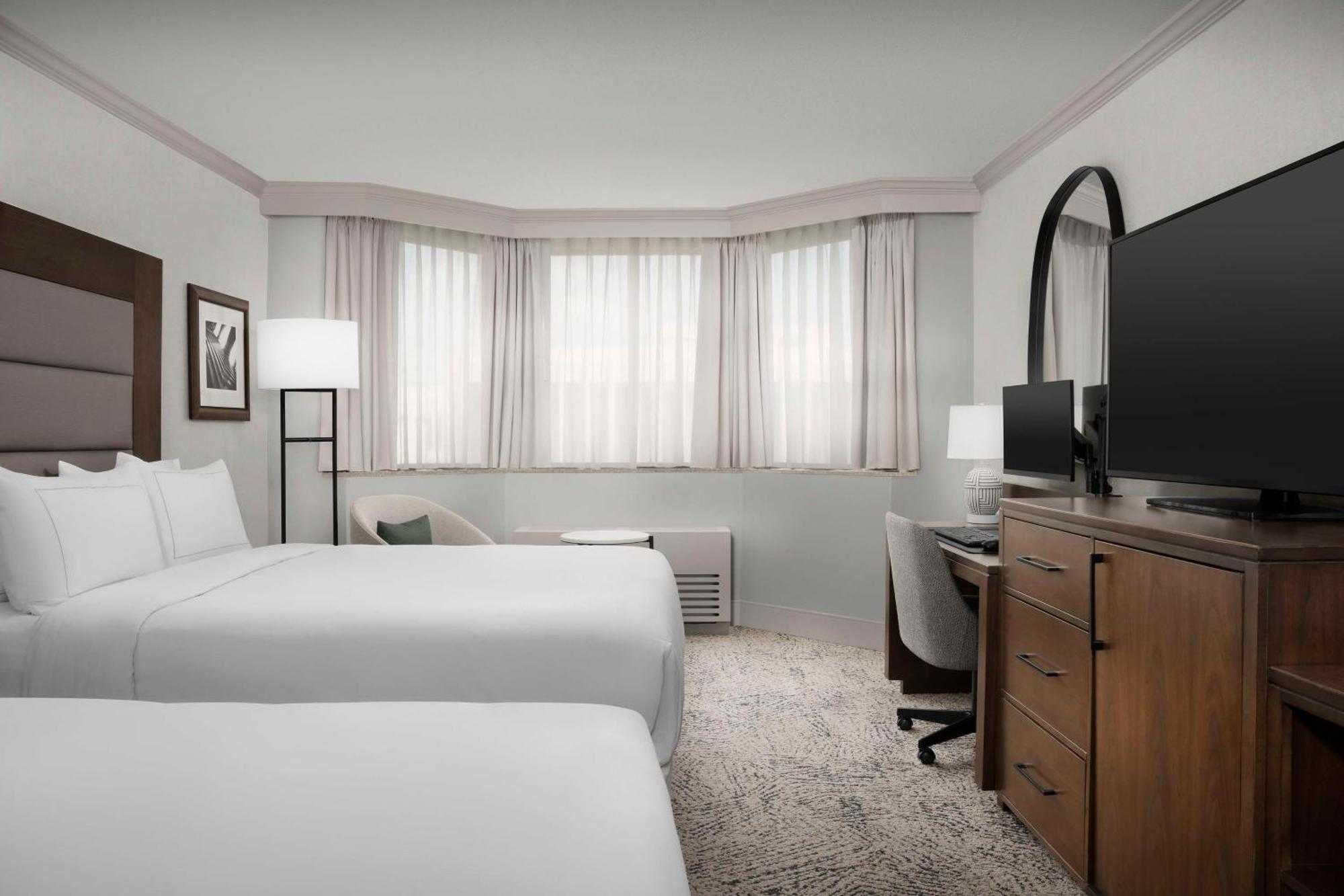 Hilton National Landing Hotel 3*