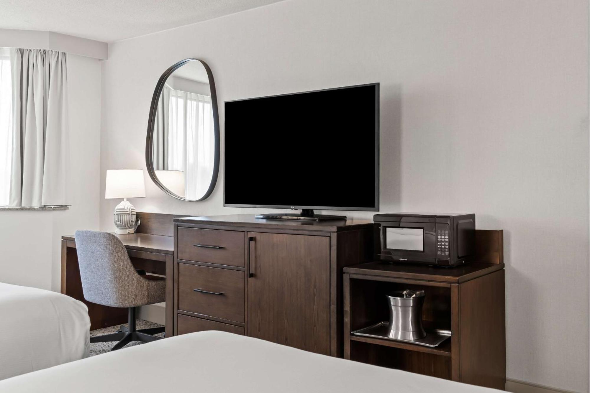 Hilton National Landing 3*