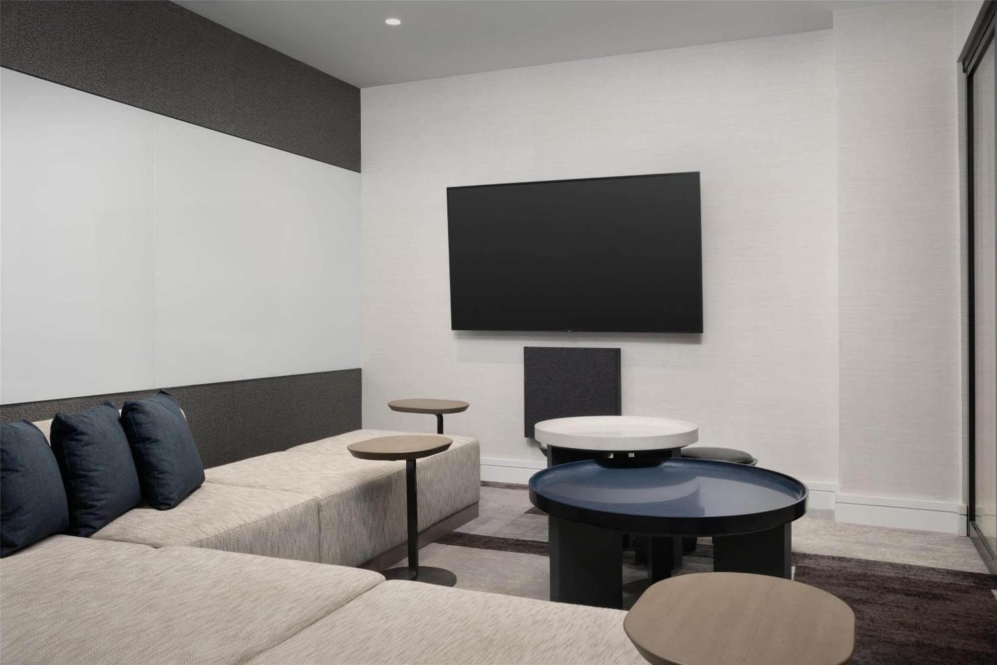 Hilton National Landing 3* Arlington
