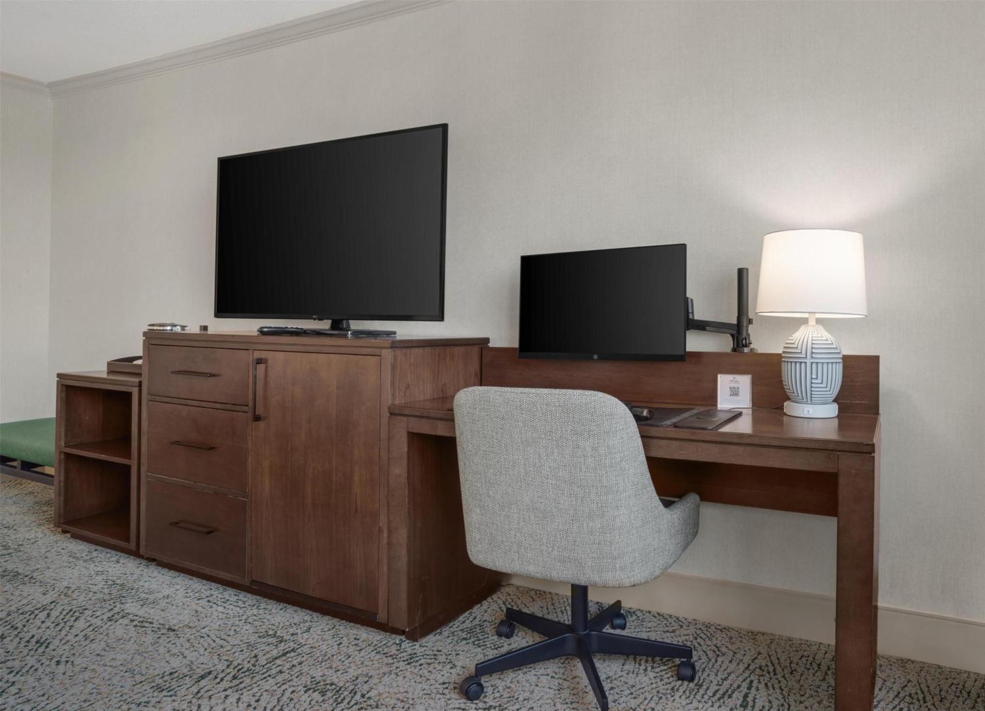 Hilton National Landing Hotel 3*