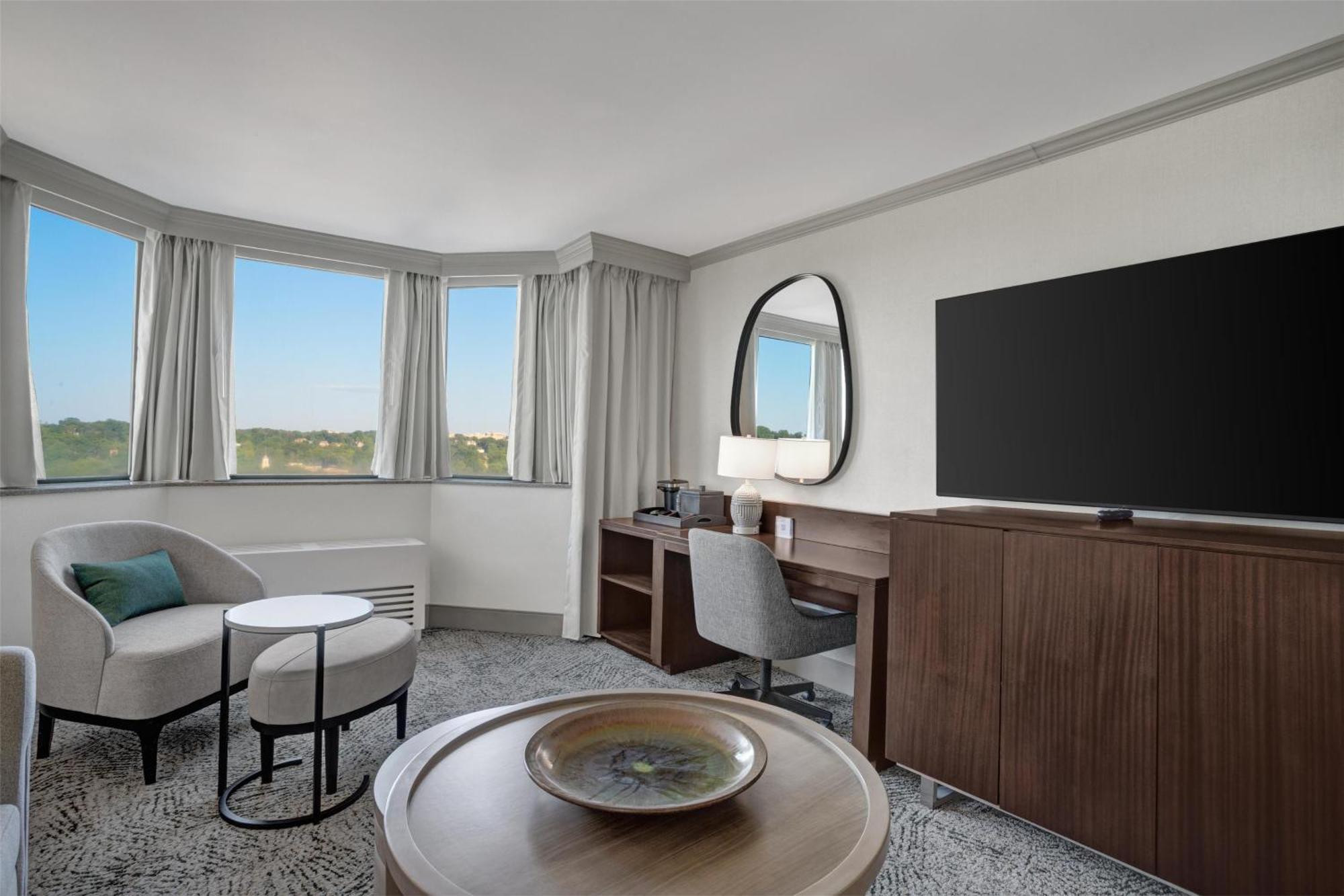 Hilton National Landing 3*