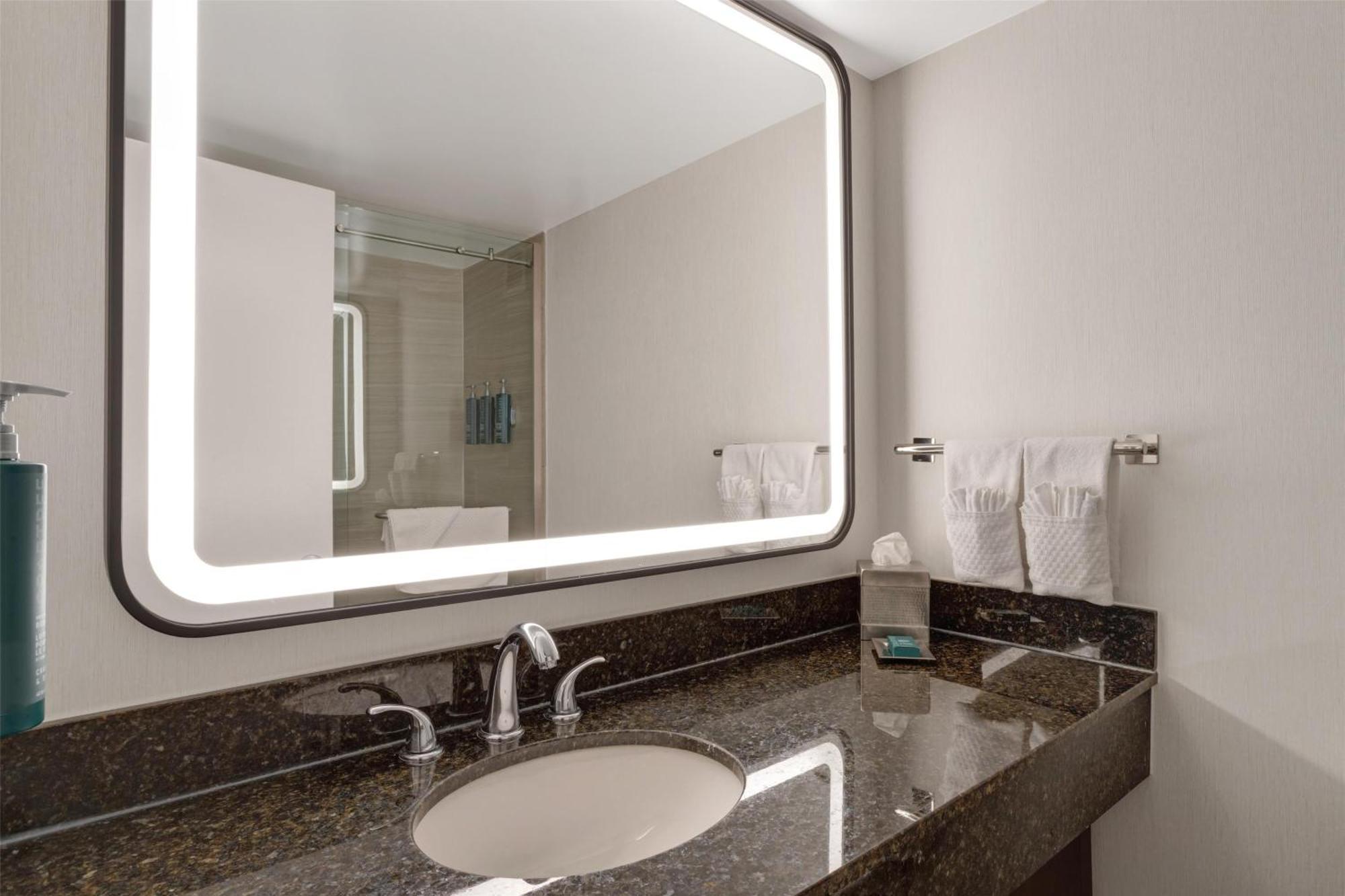Hilton National Landing Hotel 3*